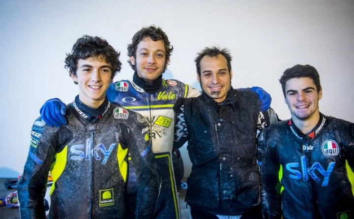 Rossi presenta al ranch il team VR46: 