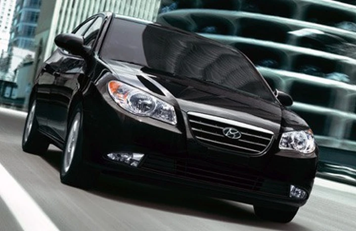 Hyundai Elantra ibrida elettrica/GPL nel 2009