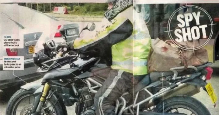 Triumph Adventure: un'altra foto spia svela il telaio