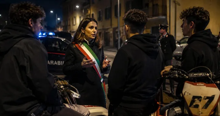 Moto da cross di notte, la sindaca incontra i ragazzi: il dialogo al posto delle sanzioni