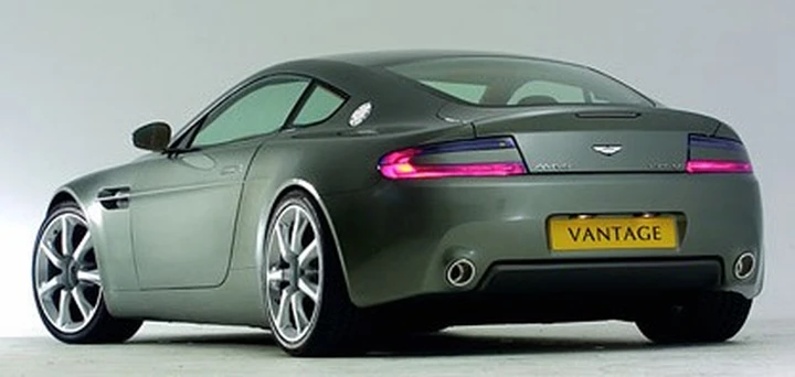 Aston Martin V8 Vantage, la migliore per designers e studenti di design