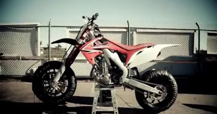 Max Biaggi riflette sulla sua carriera in un video