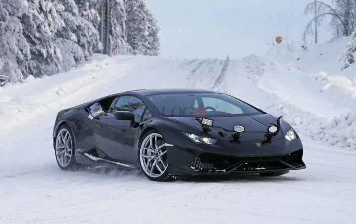 Lamborghini Huracan Superleggera: foto spia