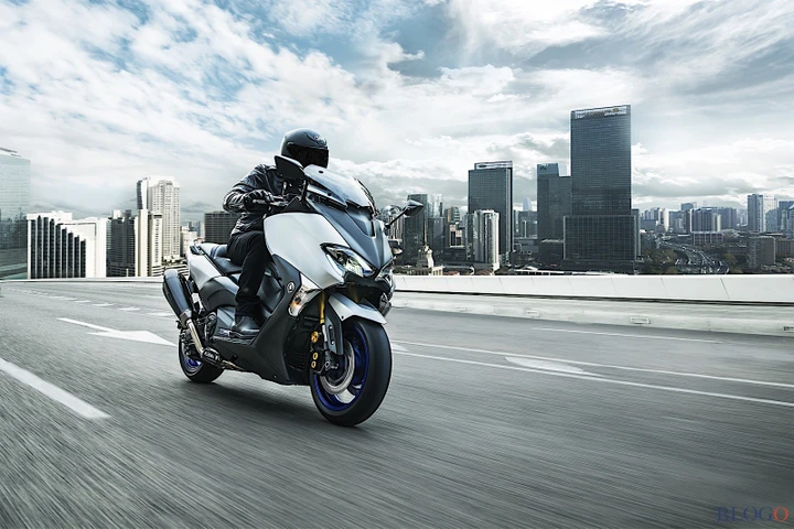 Yamaha TMax SX Sport Edition: in vendita da 13.190 euro