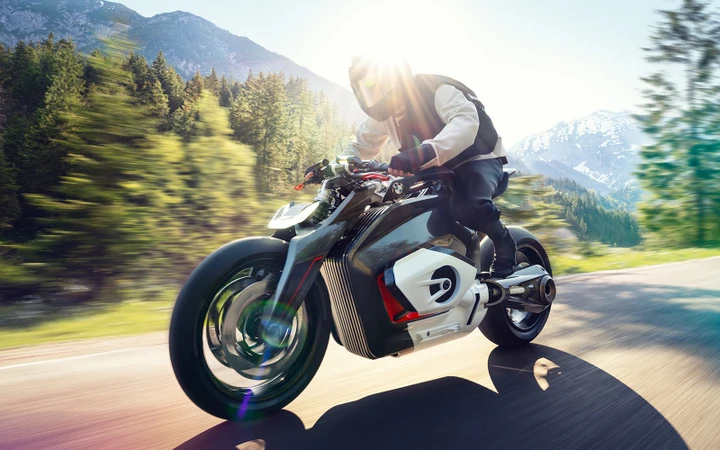 BMW, il boxer del futuro sarà elettrico: ecco il brevetto