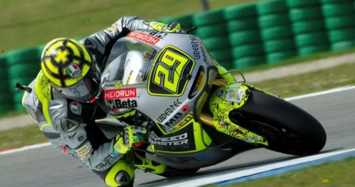 Moto2, Aragon: Andrea Iannone 1° nelle prime libere bagnate