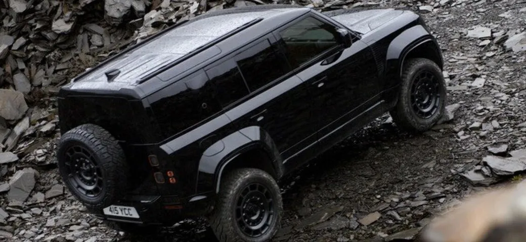 Land Defender OCTA Black, pronta per avventure estreme