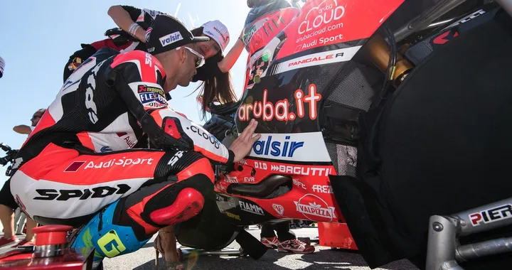 Melandri: "Il rinnovo con Ducati? Chaz ha la priorità"
