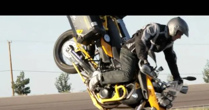 Chris "Teach" McNeil mette alla frusta una BMW F800GS