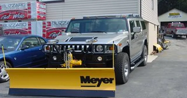 Hummer spazzaneve