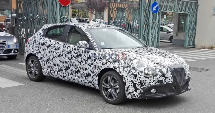 Le prime foto spia della rinnovata Alfa Romeo Giulietta