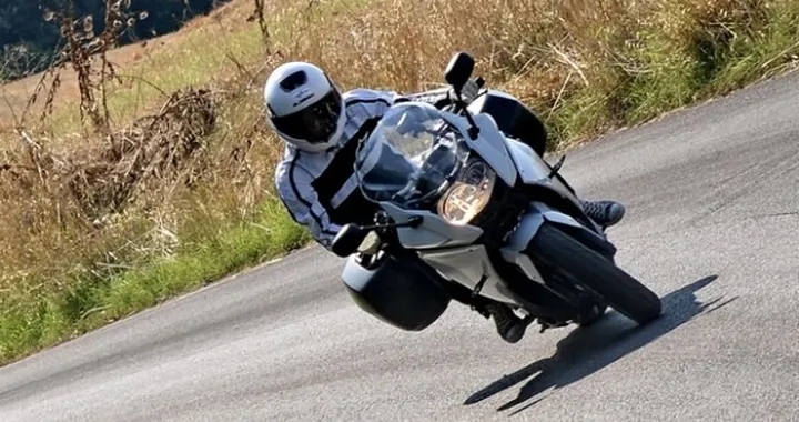 BMW F 800 GT: il nostro test su strada