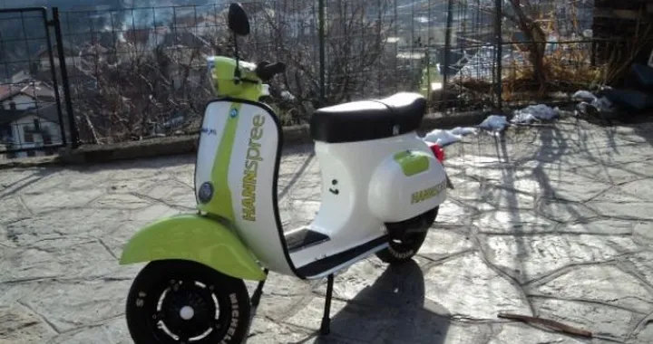 Foto del giorno: Vespa HANNspree Ten Kate Replica