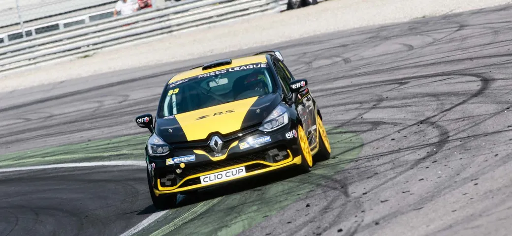 Renault Clio Cup: pilota per pochi minuti