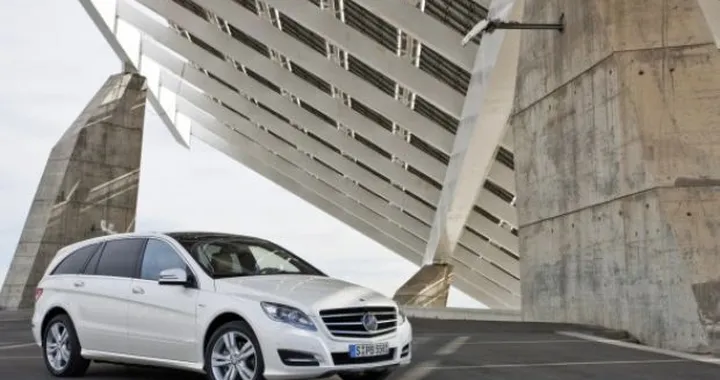 Mercedes Classe R restyling: foto e dati tecnici ufficiali - Salone di New York 2010