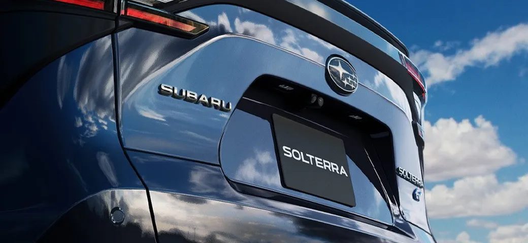 Subaru Solterra: i teaser del primo modello elettrico del marchio
