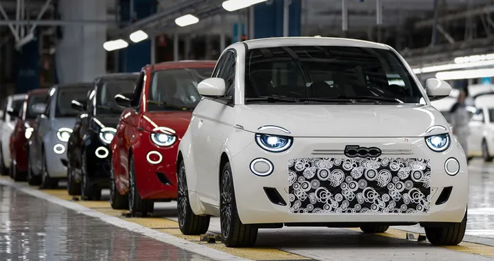 Fiat 500 ibrida, sfornati i primi esemplari pre-produzione a Mirafiori