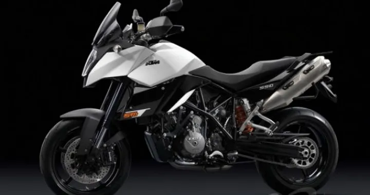KTM: nel 2011 arriva la 990 SMT con ABS di serie