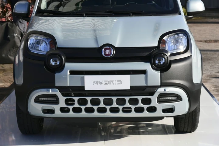 Che impatto avranno i dazi di Trump sui prezzi auto: 3.000 euro di rincari in media