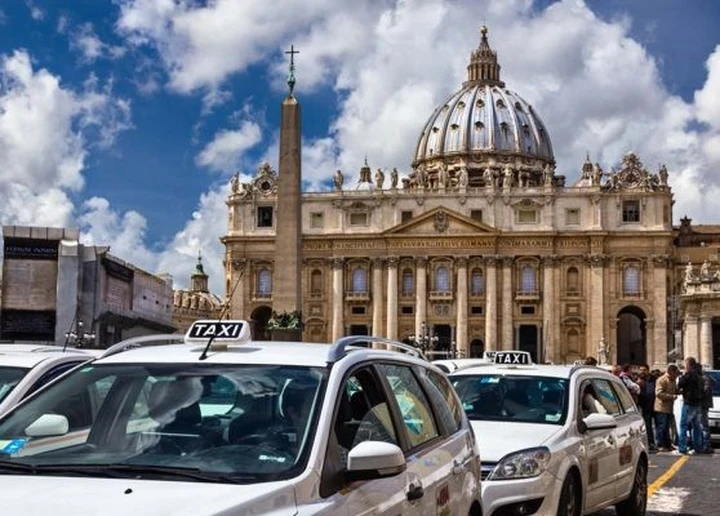 Uber stringe uno storico accordo con i tassisti romani