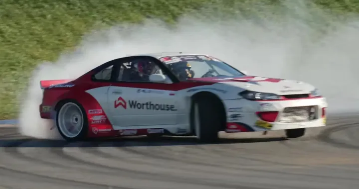 Come si comporta un Sim Drifter su Nissan reale da 900 CV?