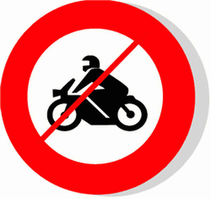 Su la visiera: le moto? In UK stanno pensando di proibirle!