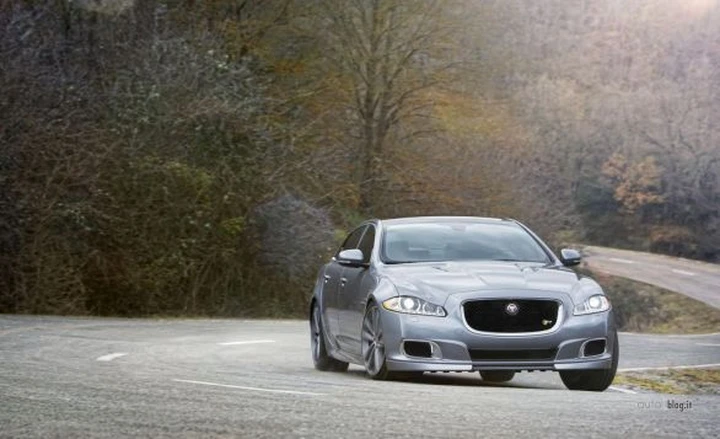 Jaguar XJR