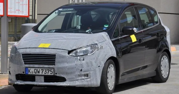 Ford C-Max facelift in nuove foto spia