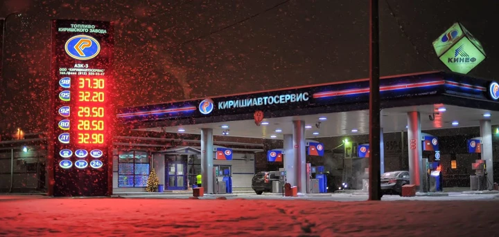 Russia, crisi carburanti: benzina sempre più cara e distributori presi d'assalto