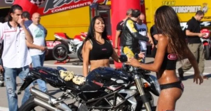 Pirelli Day 2008 - Sexy Bike Wash