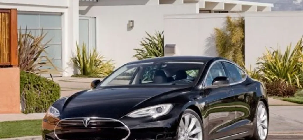 Tesla Model S: prezzi da 49.900 dollari