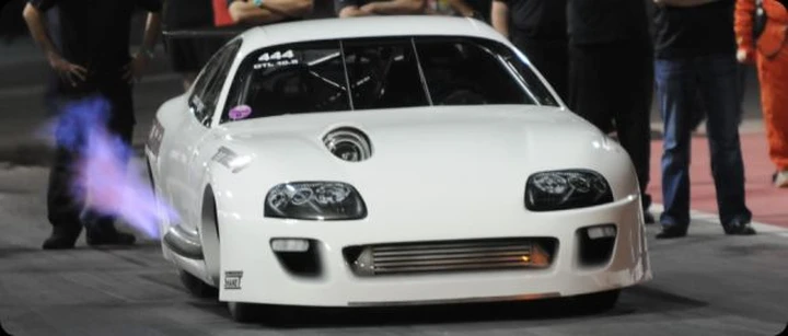 Una Toyota Supra stabilisce il record assoluto sul quarto di miglio