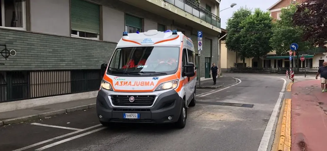 Incidenti cambio automatico: marcia sbagliata, travolge la moglie