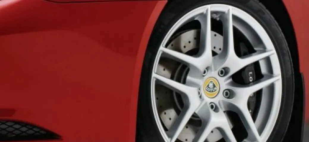 Lotus sceglie Pirelli PZero per la nuova Evora