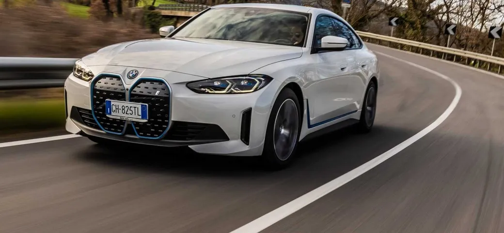 BMW i4: prova, prezzo, autonomia della berlina elettrica