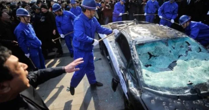 Lamborghini: una Gallardo distrutta a martellate in Cina per protesta