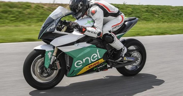 Energica: il debutto come partner tecnico al Tour of the Alps