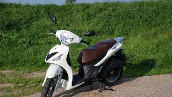 Test Suzuki SIXteen 150