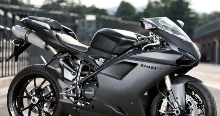 Ducati presenterà una nuova moto a Laguna Seca: 848 Evo