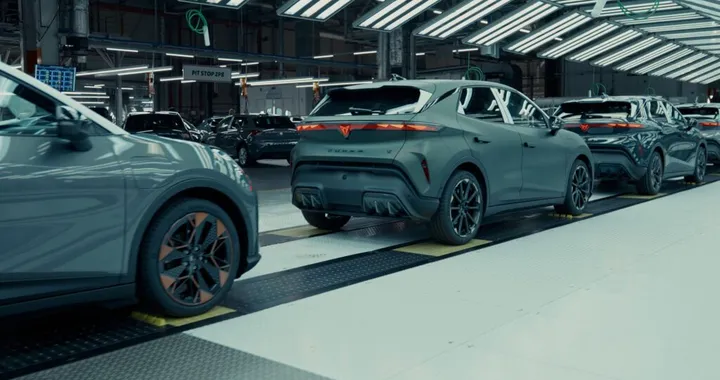 CUPRA Raval, produzione partita a Martorell: oltre 1.000 robot per la city car elettrica