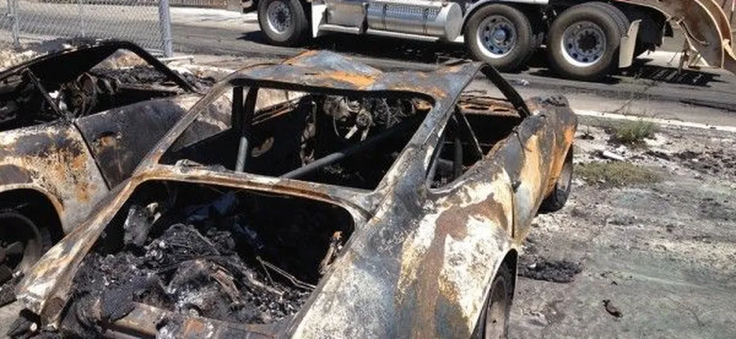 Va in fiamme il concessionario Porsche. Distrutta anche una 911 RSR del 1973