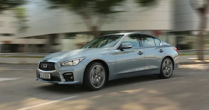 Infiniti Q50 Diesel 2.2 e Hybrid 3.5: prova, caratteristiche e listino prezzi.