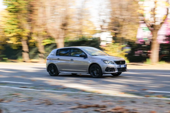 Peugeot 308 1.5 BlueHDi GT EAT8 2020: prima prova