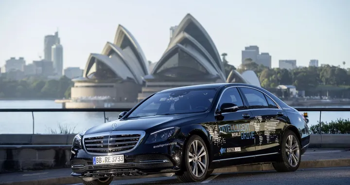 Guida autonoma: Mercedes Intelligent World Drive fa tappa in Australia
