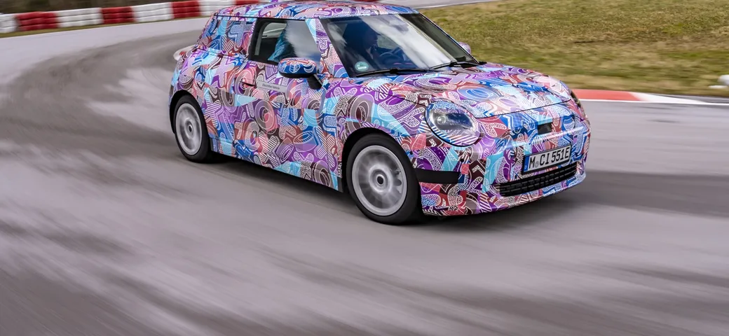 Mini Cooper Electric: la nuova generazione si mostra in anteprima [FOTO]