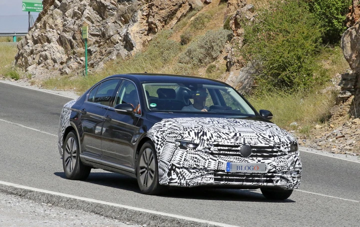 Volkswagen Passat: le foto spia del M.Y. 2019
