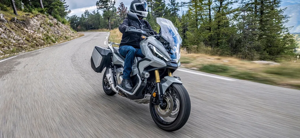 Honda X-ADV 2021: nuovo look e diversi aggiornamenti al motore