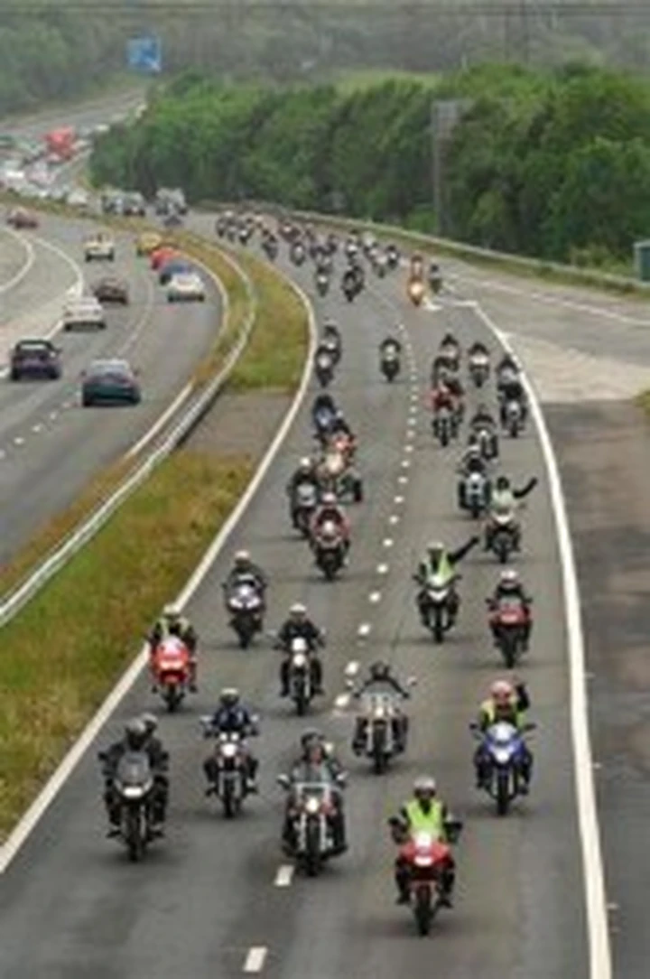 Motociclisti del Regno... Unito contro il caro benzina