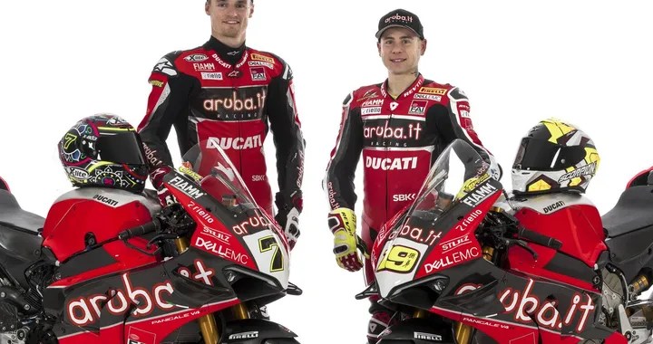 SBK 2019: Aruba.it Ducati toglie i veli alla Panigale V4 R
