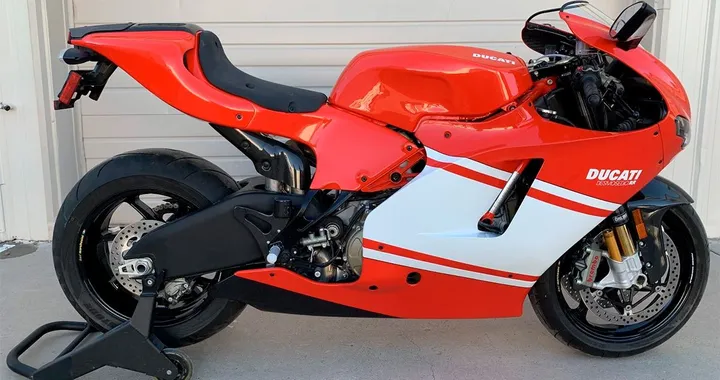 Una Ducati Desmosedici RR come nuova riappare dopo quasi 20 anni